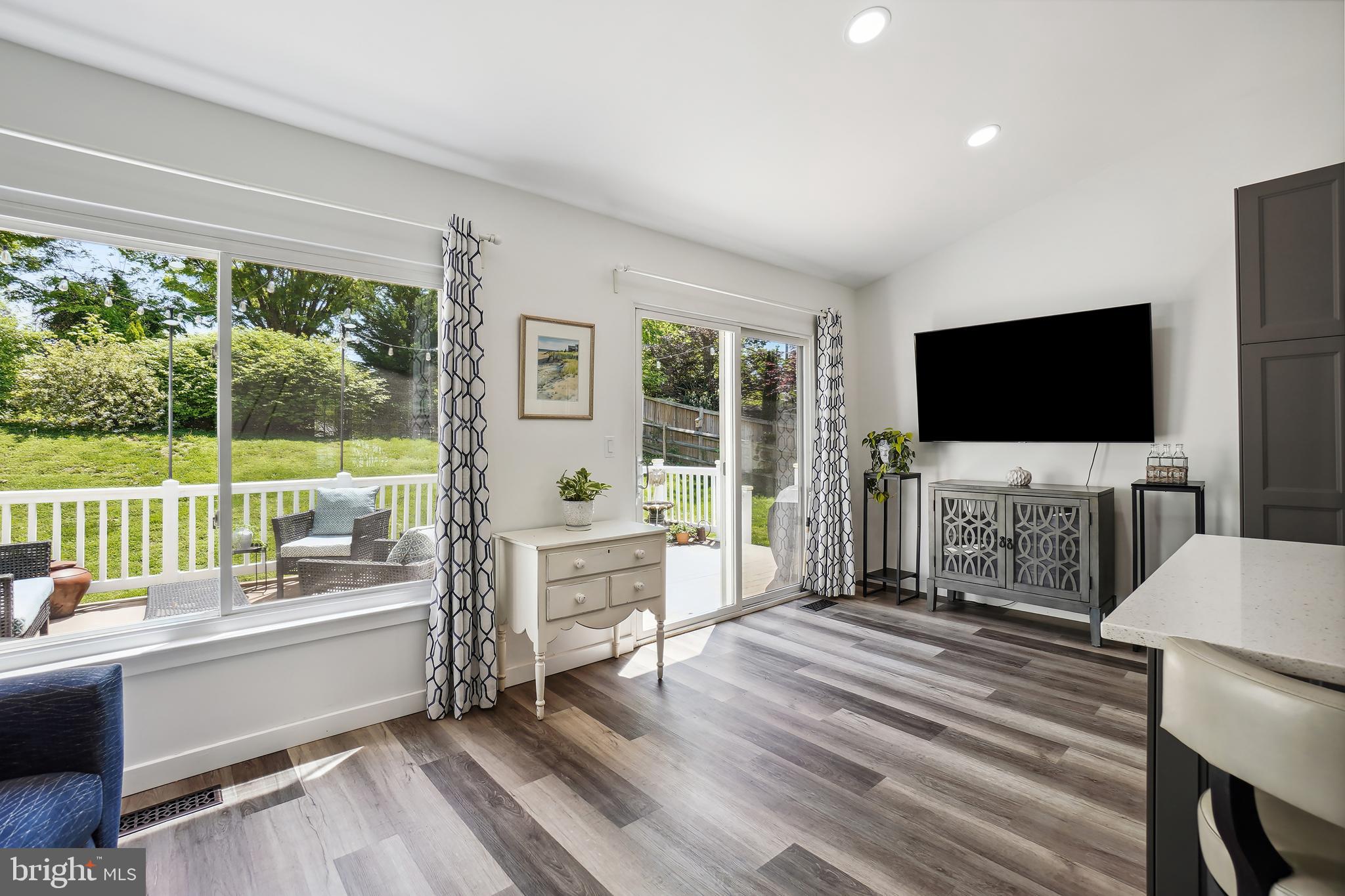 WILLIAMSBURG VILLAGE - Residential