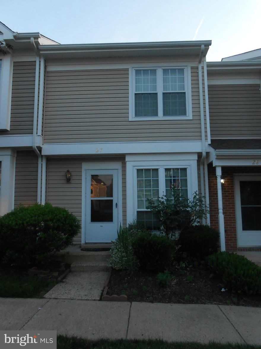 Price to SELL. A cute & cozy condo 4 sale @ an affordable price. This unit offers 2 large bedrooms & 1 full bathroom with an upgraded kitchen: ceramic floor & corian counter tops. Beautiful, clean & ready for the new owner (owner occupants only). Convenient location: mins to I 66 & walking distance to shopping center. Low condo fee. Home warranty. Shows well.This is a MUST SEE.