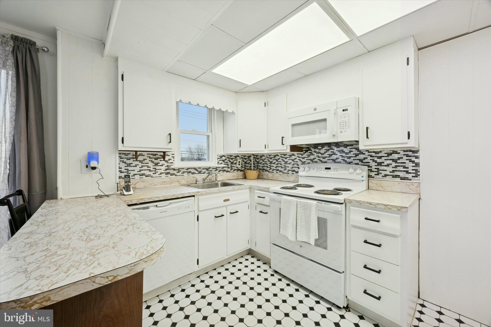 LEEDOM ESTS - Residential