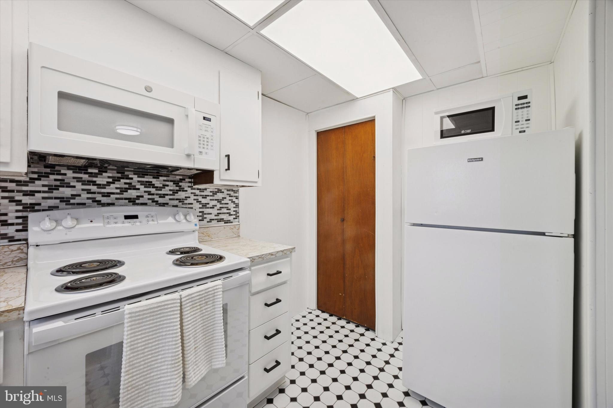 LEEDOM ESTS - Residential