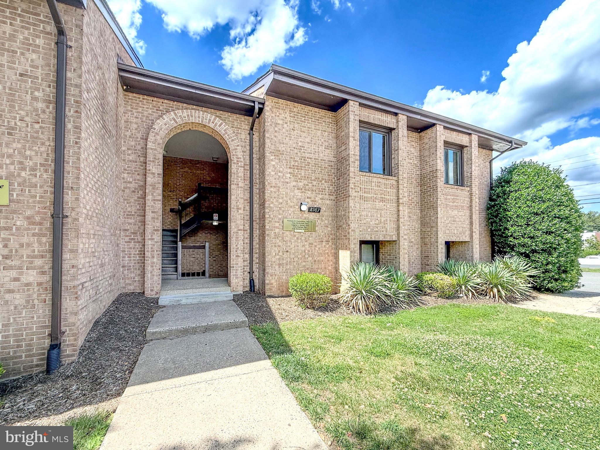 8989 COTSWOLD DRIVE A 8989/8991