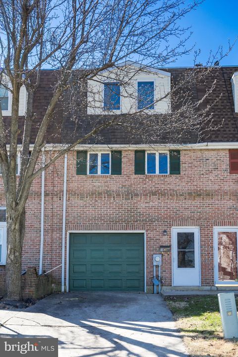 Townhouse For Sale - 12 8th Avenue<br/> WILMINGTON, DE 19805