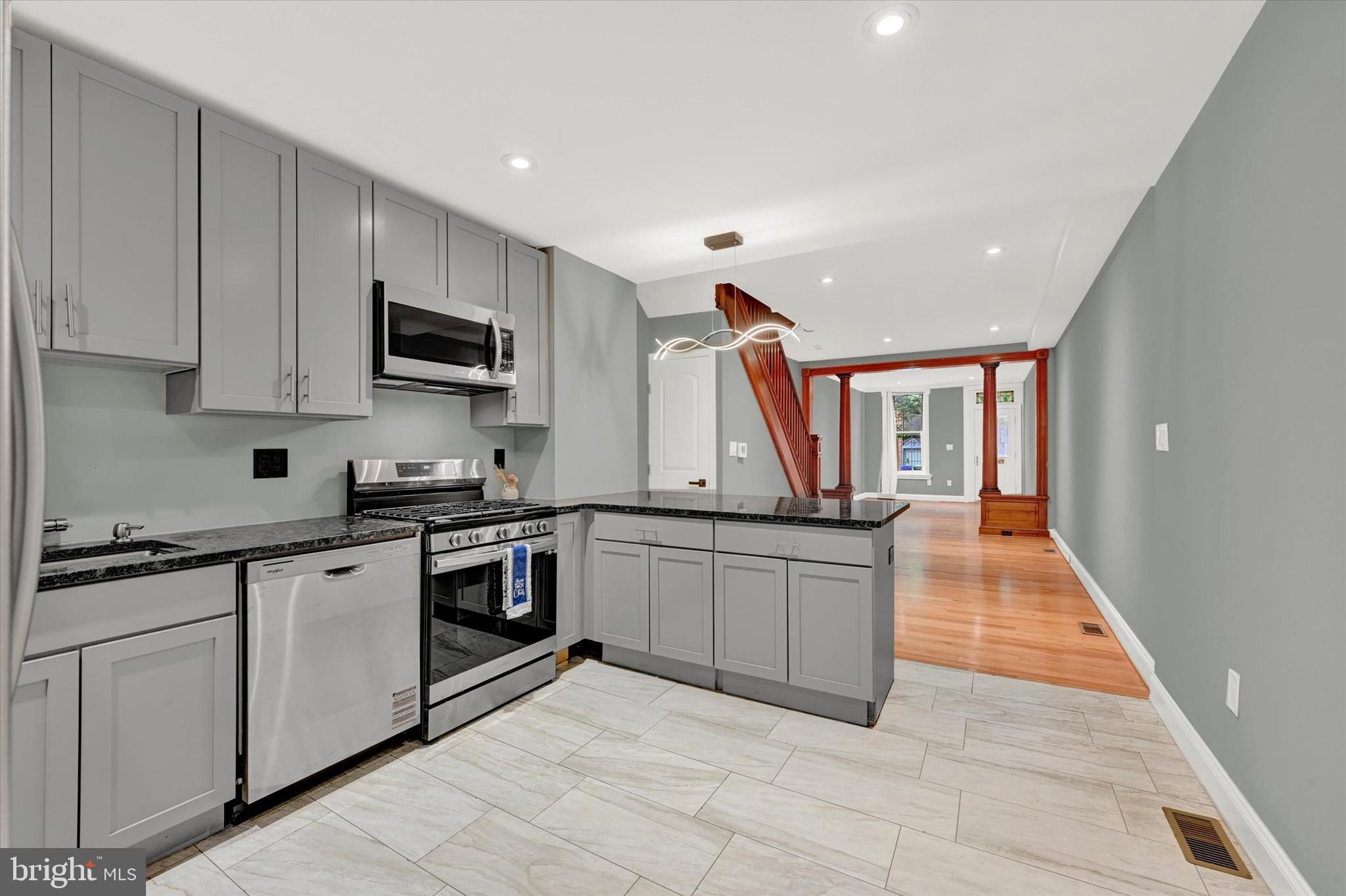 LOCUST POINT - Residential