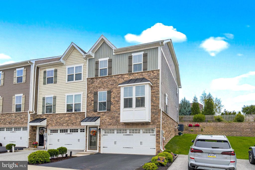 Photo of 1149 Rosecroft Lane #58, YORK, PA 17403 (MLS # PAYK2091046)