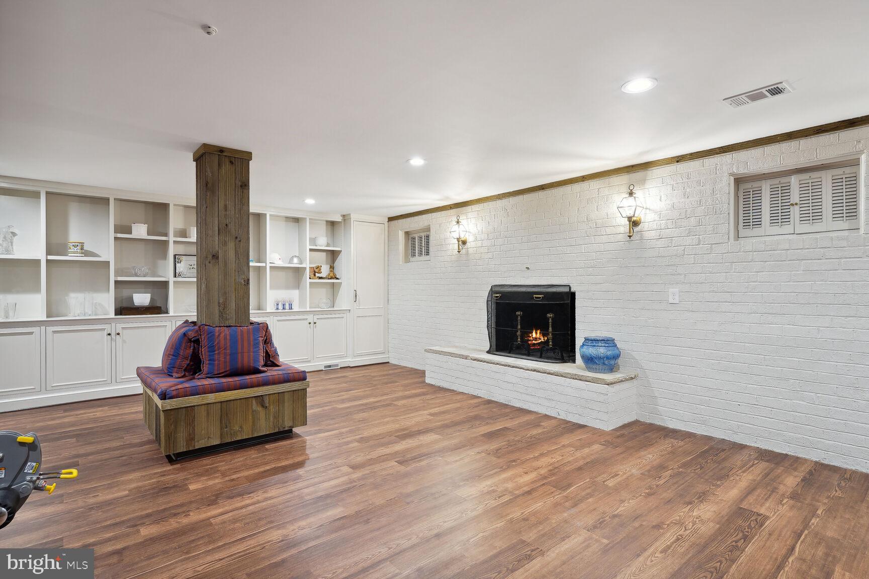 POTOMAC FALLS - Residential