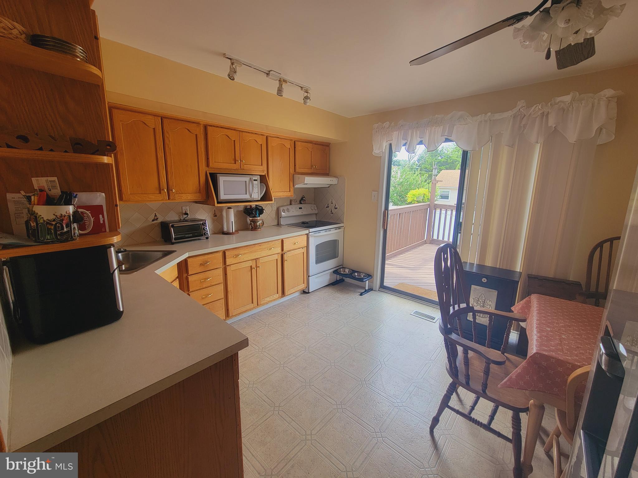 FEASTERVILLE - Residential