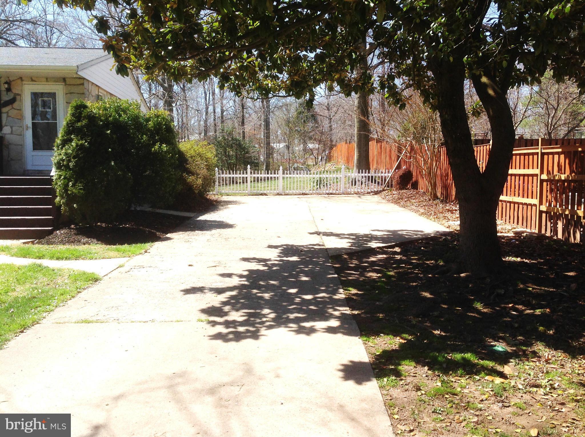 YORKSHIRE VILLAGE - Residential