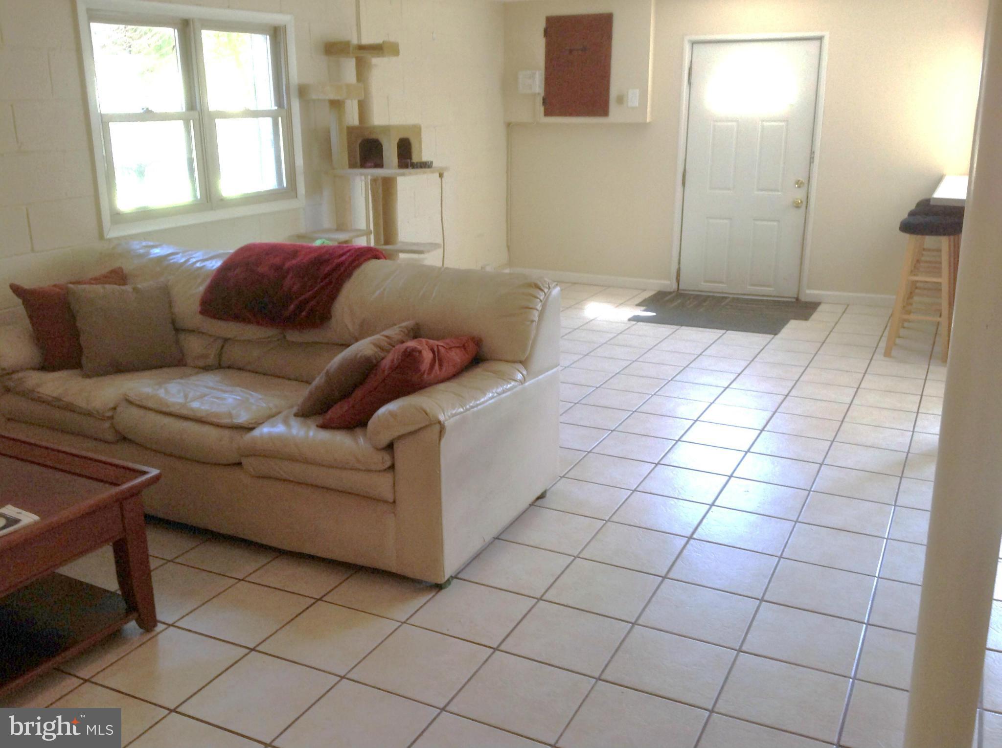 YORKSHIRE VILLAGE - Residential