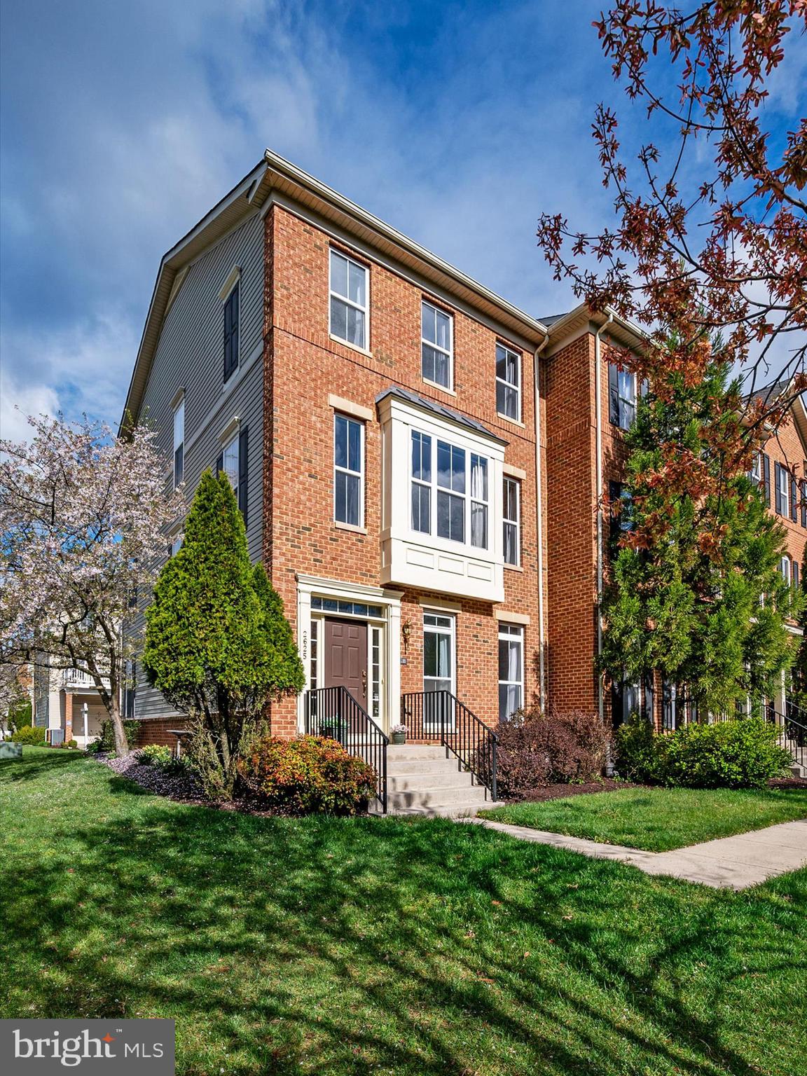 SUMMIT CHASE - Residential