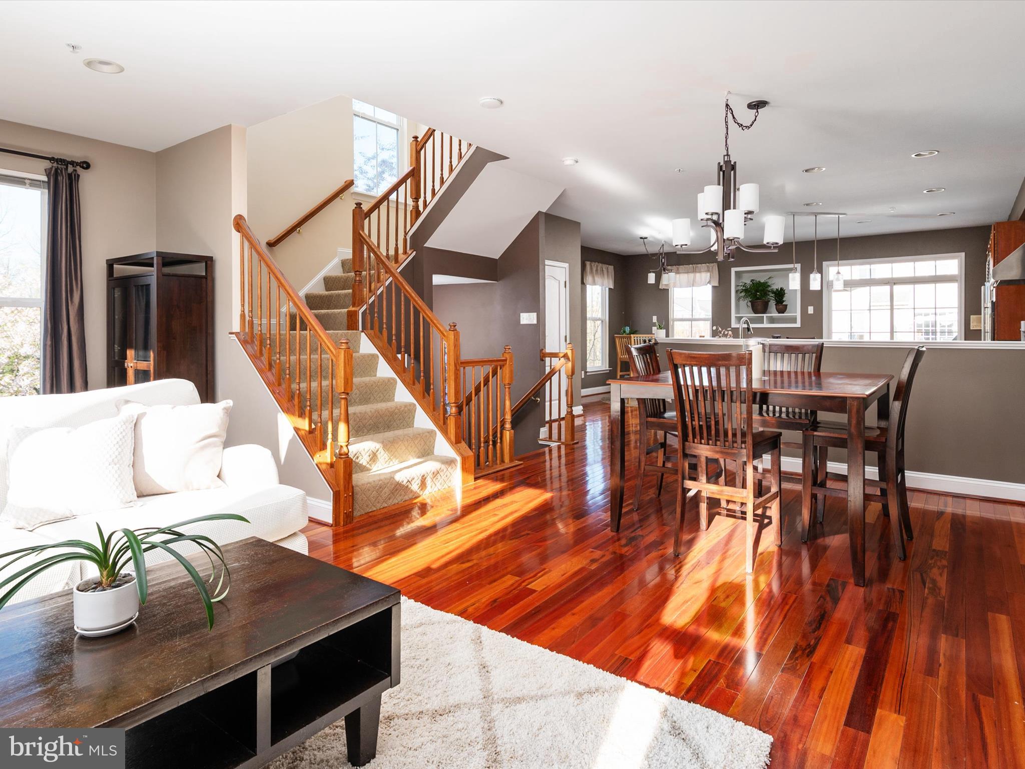 SUMMIT CHASE - Residential