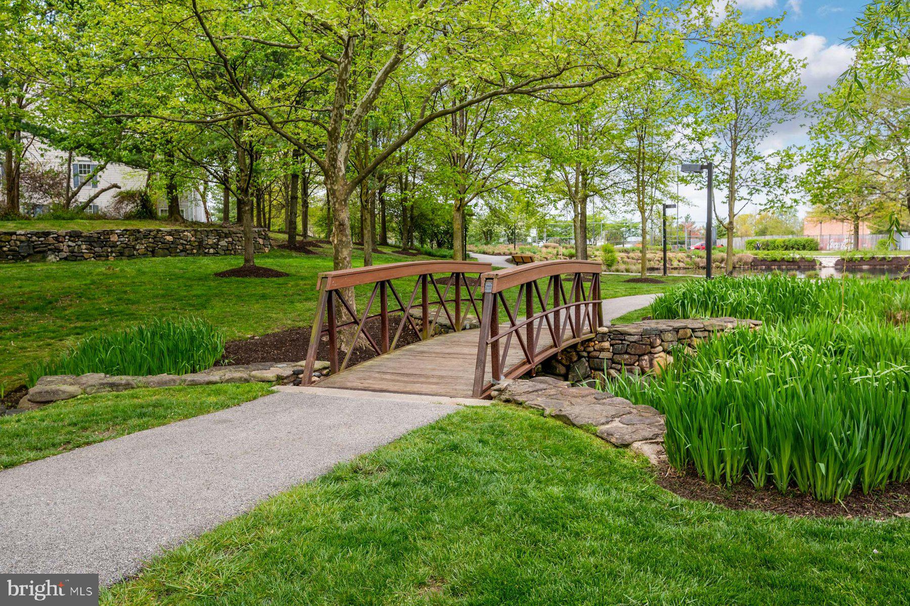 SUMMIT CHASE - Residential