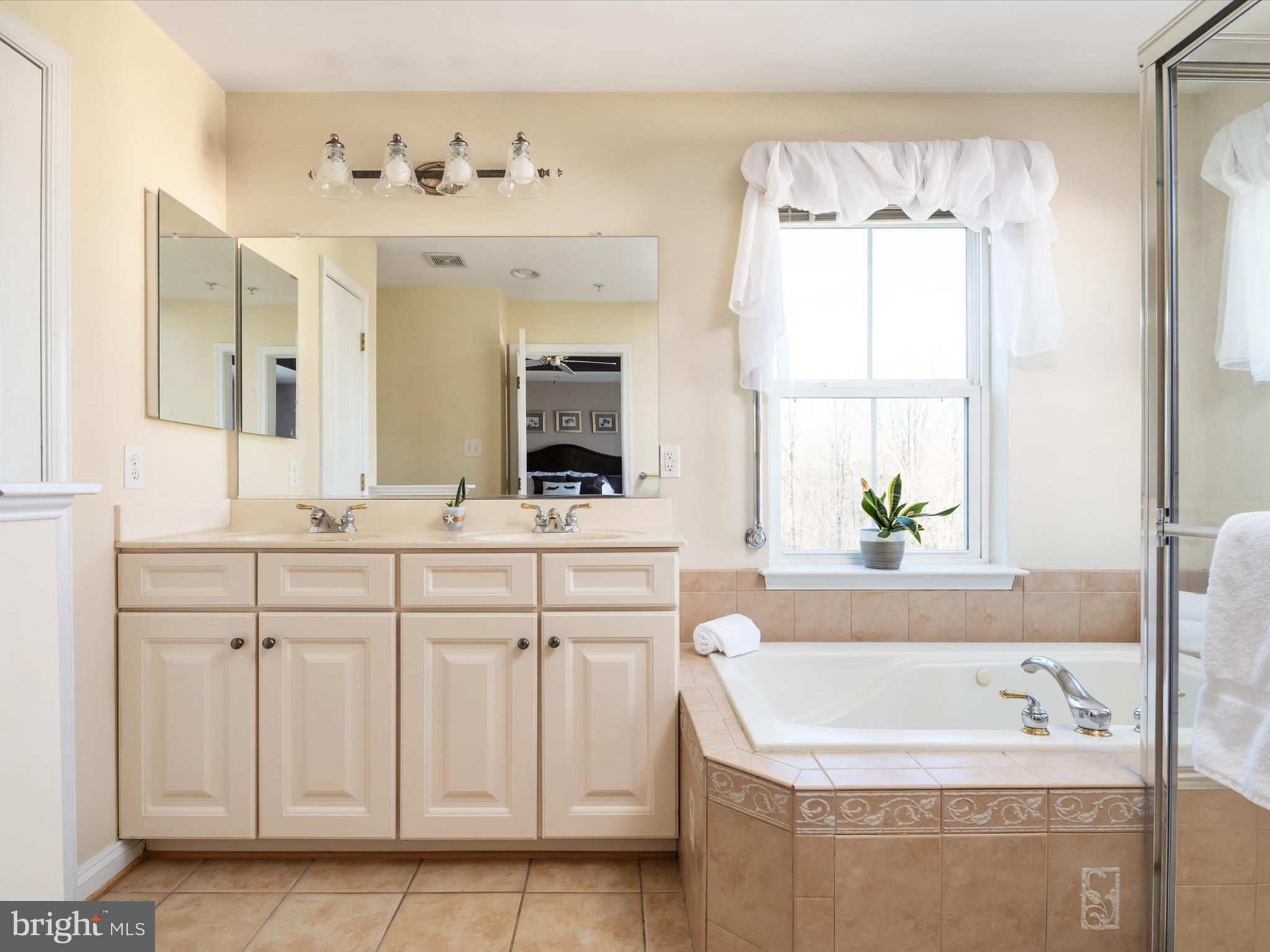 SUMMIT CHASE - Residential