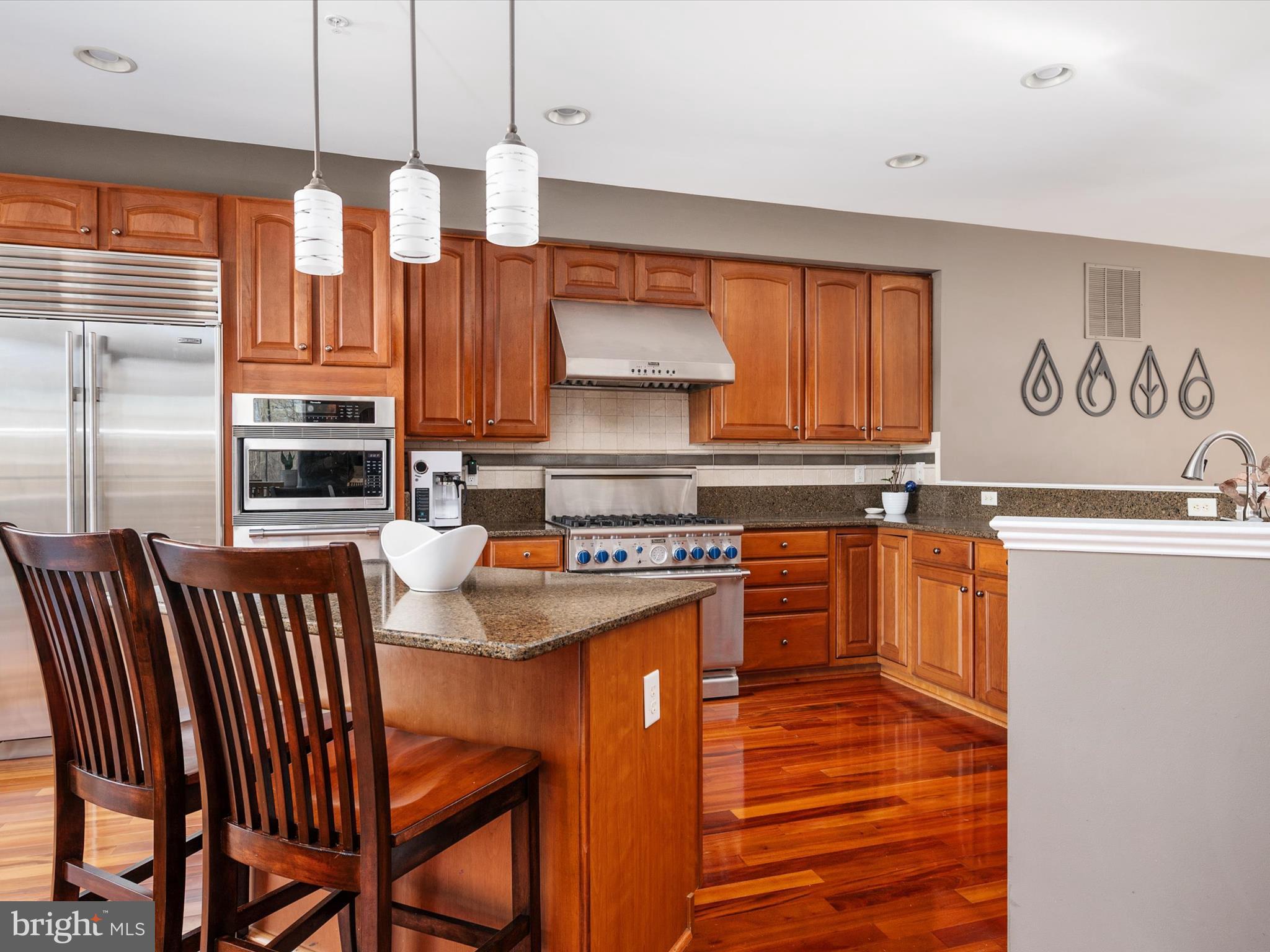 SUMMIT CHASE - Residential