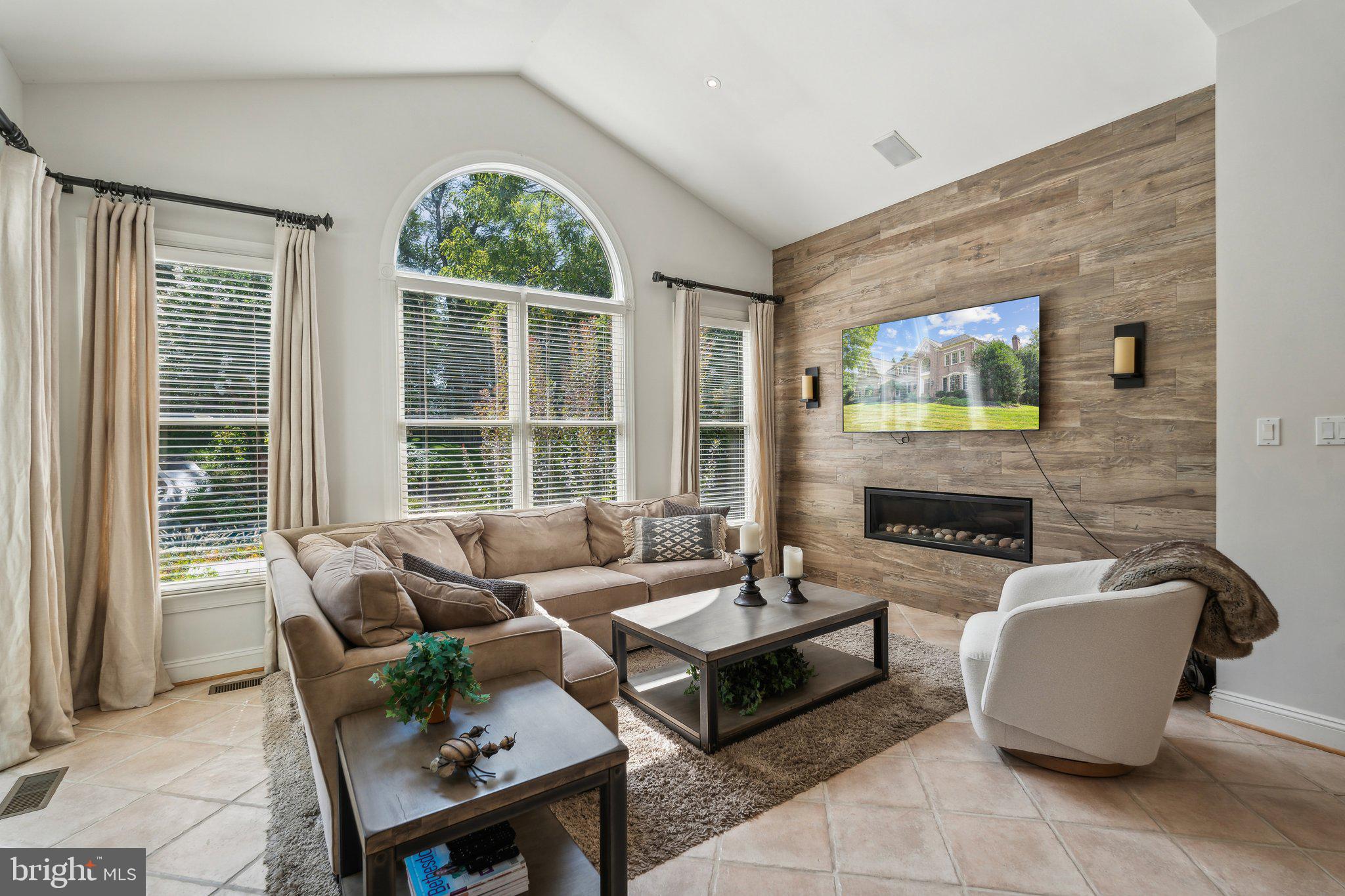 LAKEWOOD ESTATES - Residential