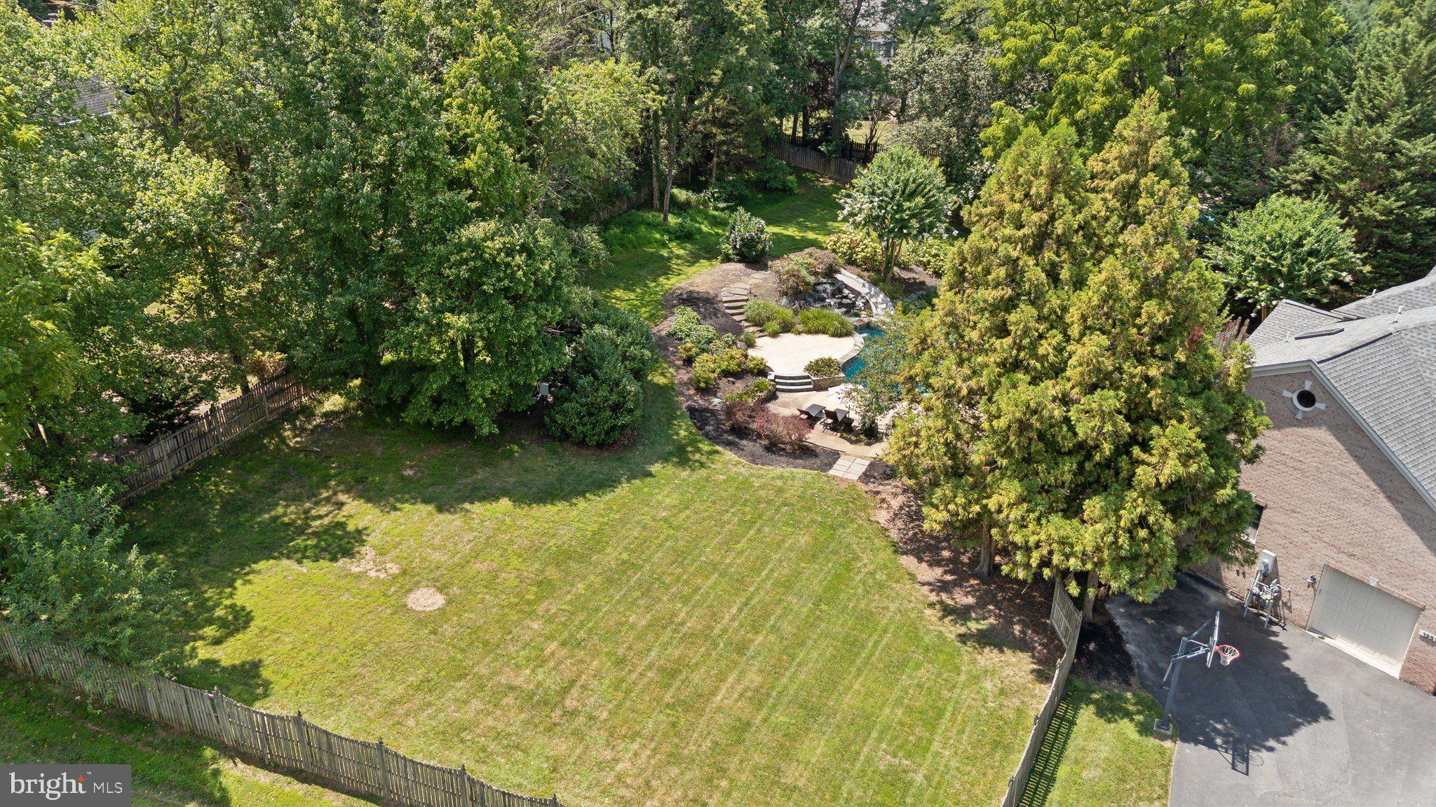 LAKEWOOD ESTATES - Residential