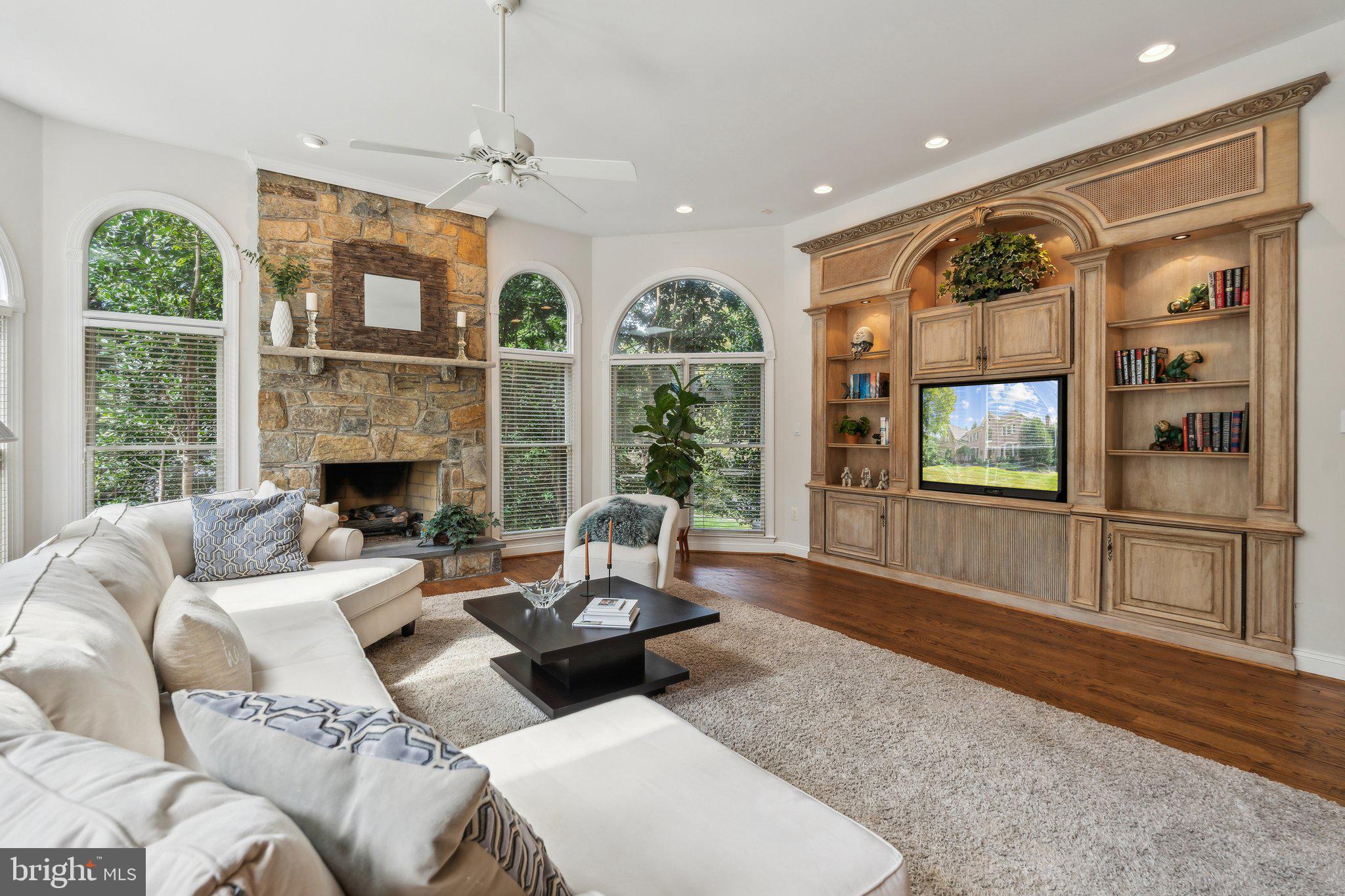 LAKEWOOD ESTATES - Residential