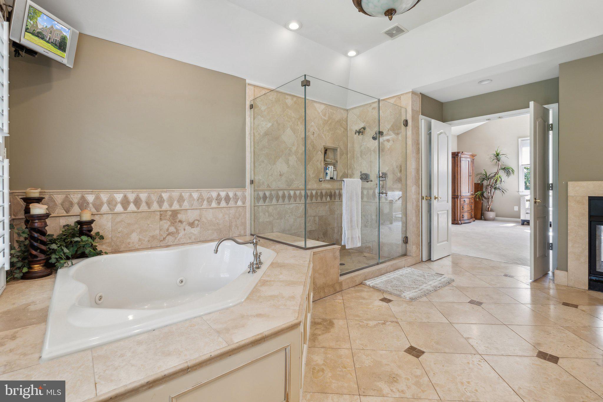 LAKEWOOD ESTATES - Residential