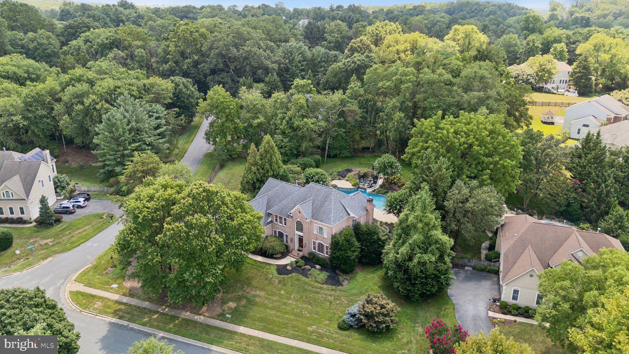 LAKEWOOD ESTATES - Residential