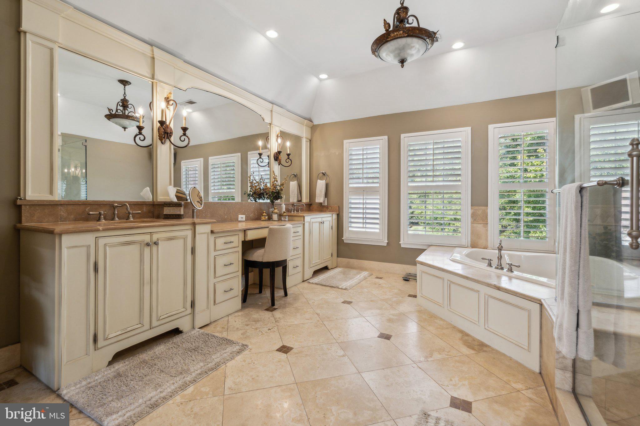 LAKEWOOD ESTATES - Residential