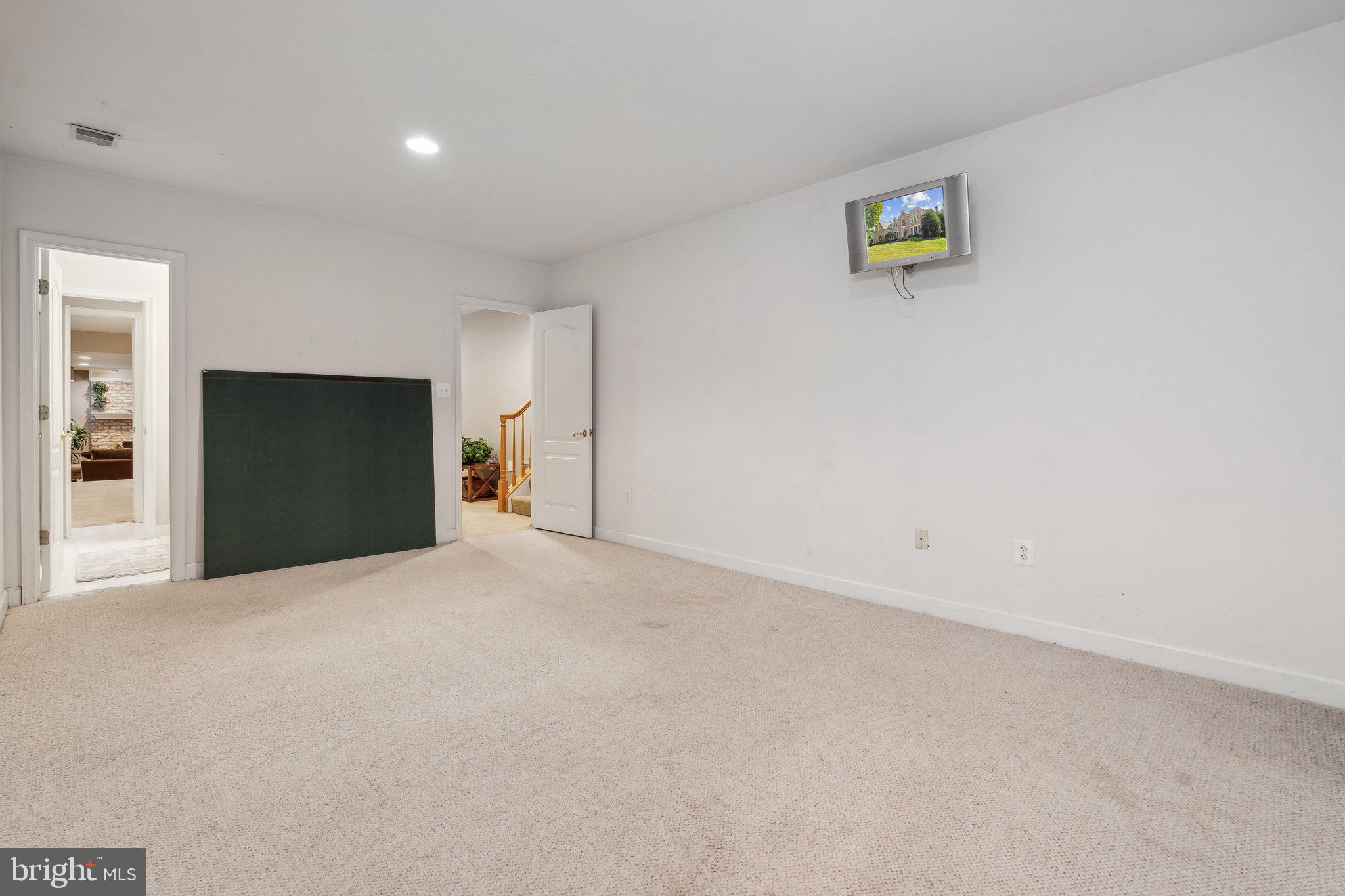 LAKEWOOD ESTATES - Residential