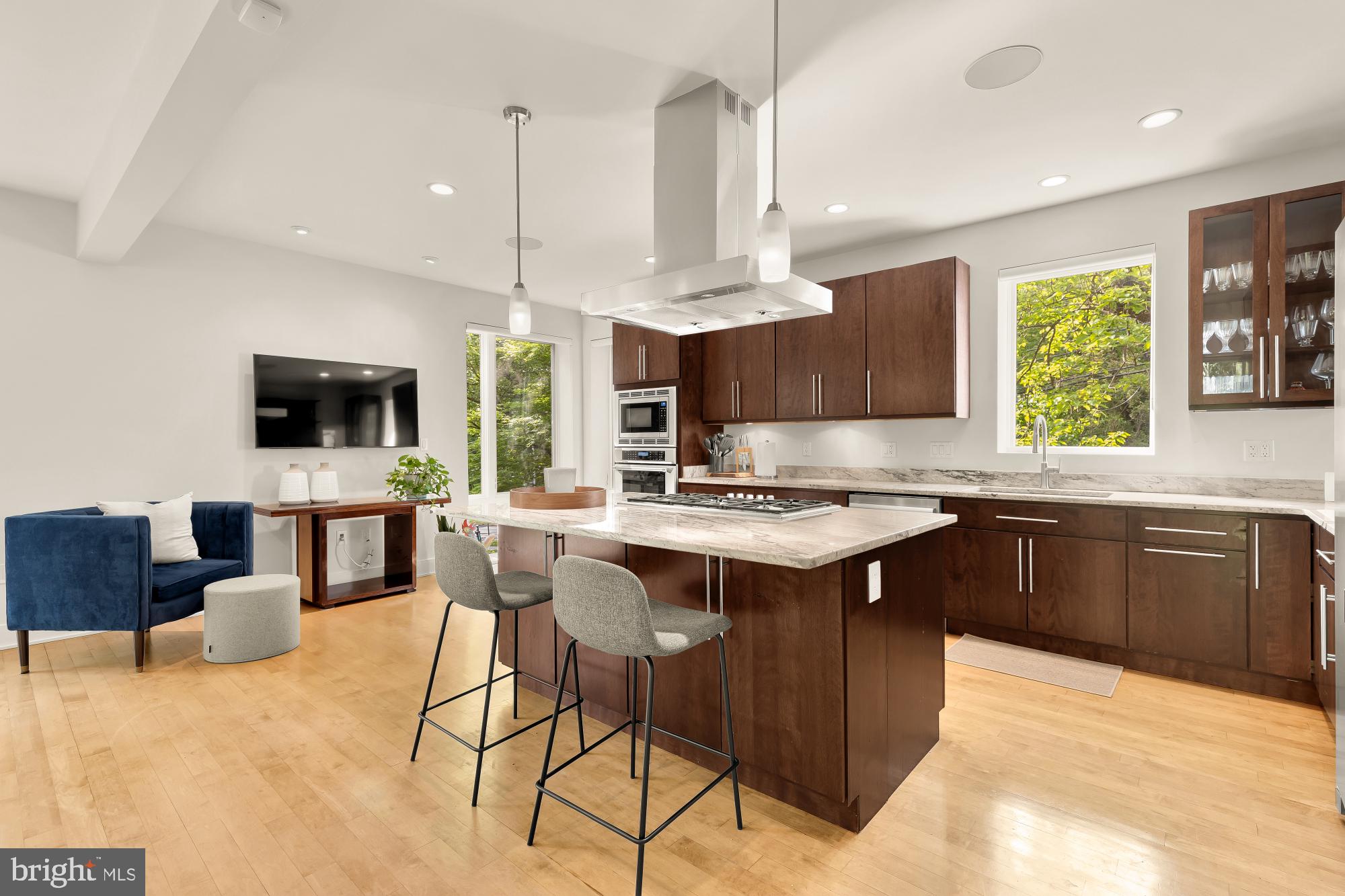 FOREST HILLS - Residential