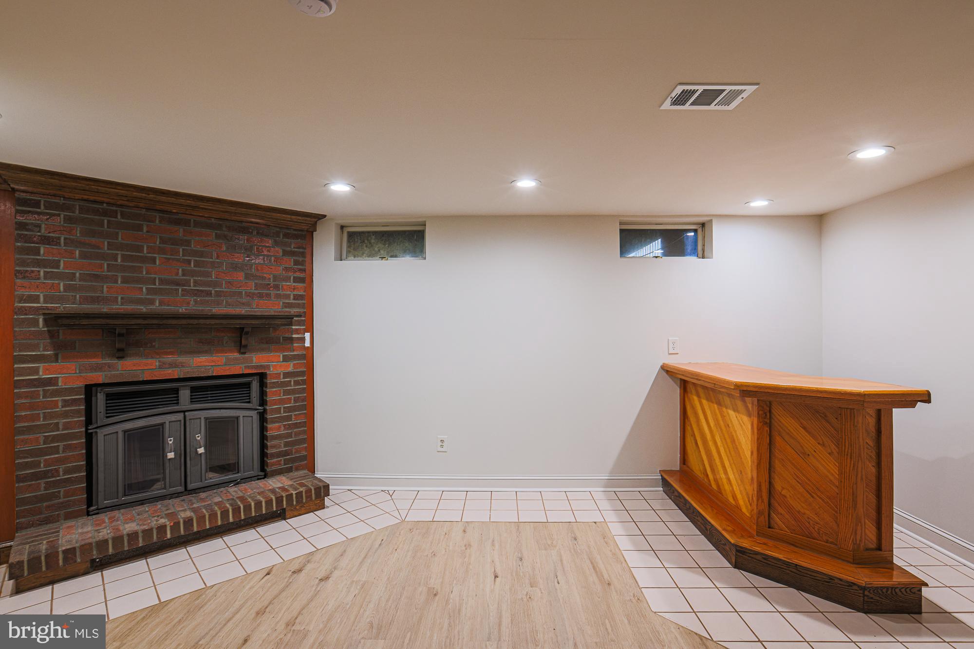 RIDGELYS CHOICE - Residential Lease