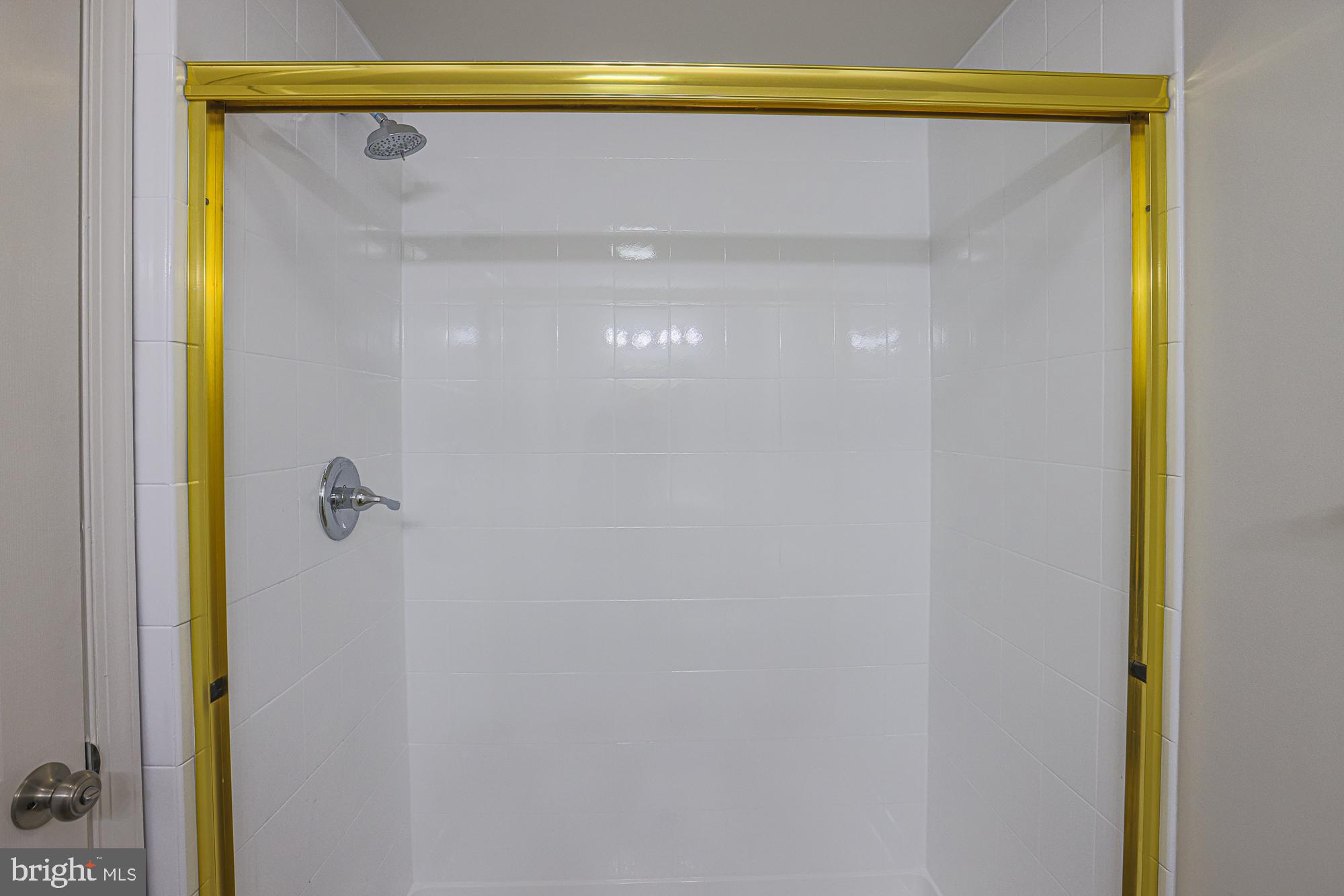 RIDGELYS CHOICE - Residential Lease