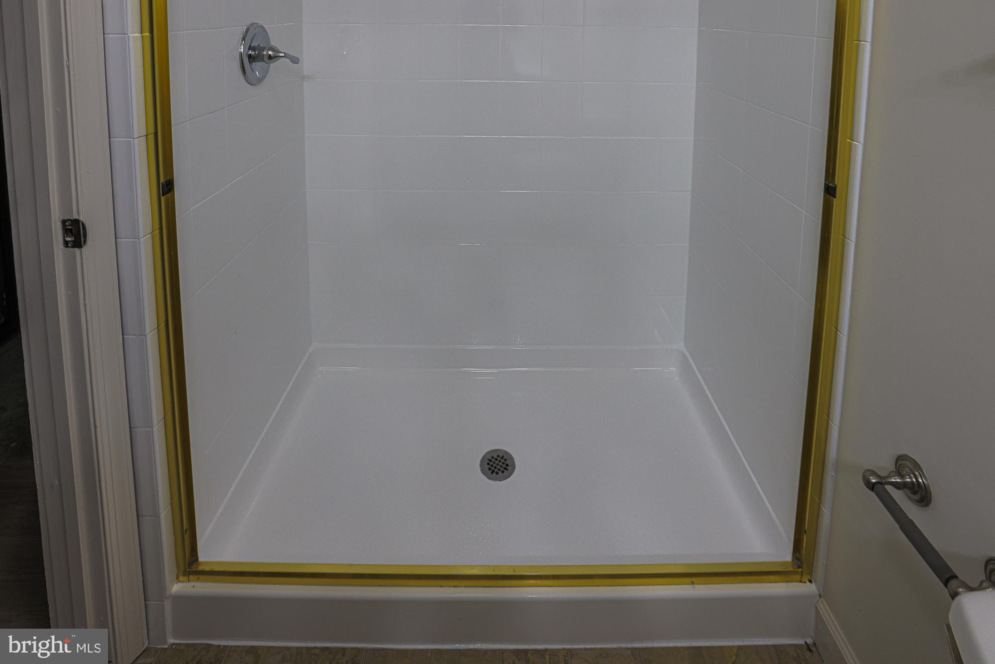 RIDGELYS CHOICE - Residential Lease