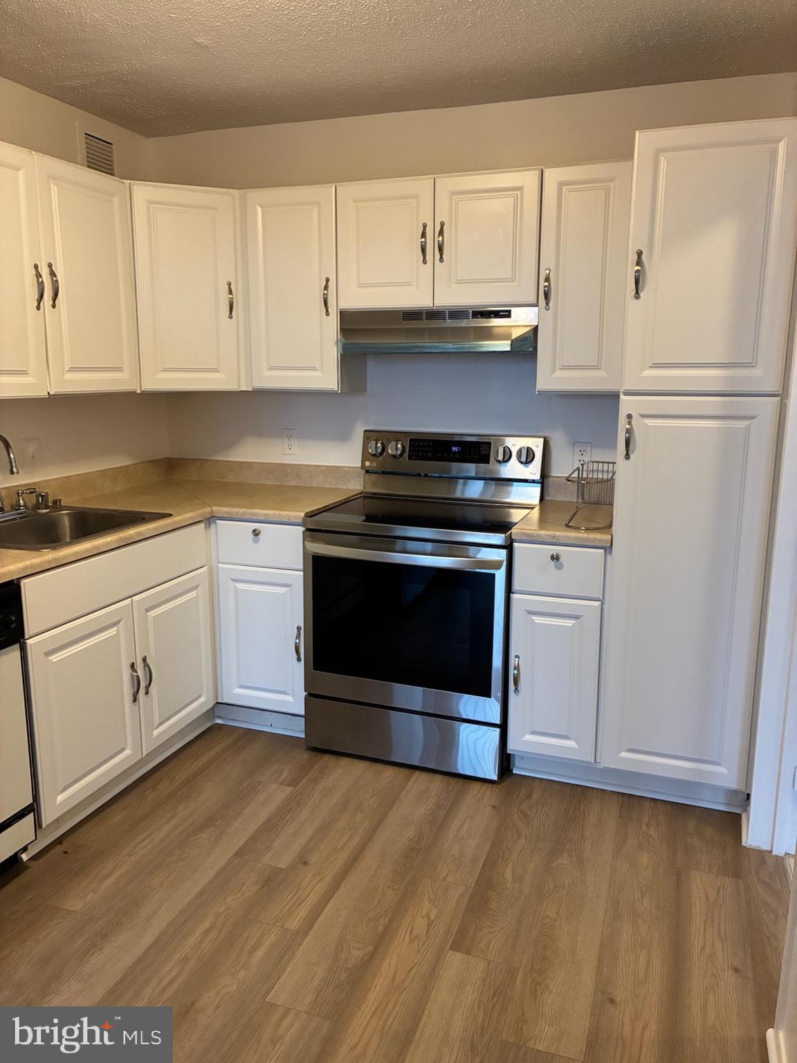 MCLEAN HOUSE NORTH - Residential