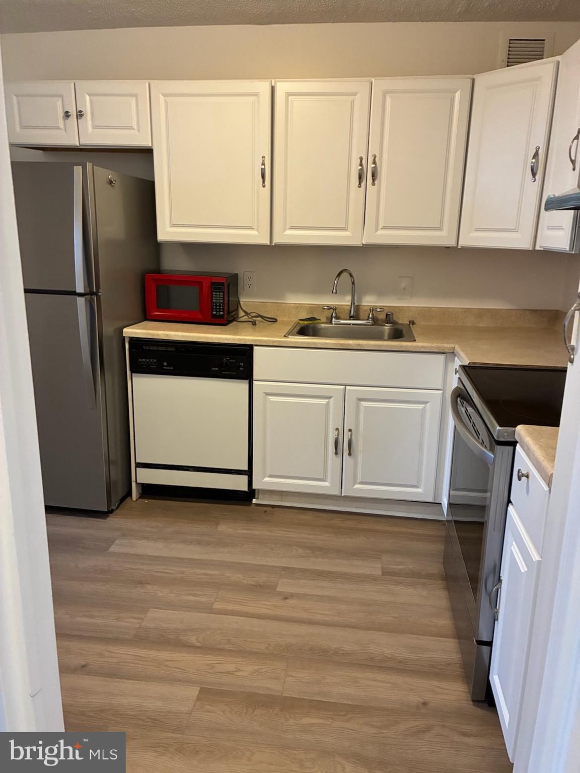 MCLEAN HOUSE NORTH - Residential