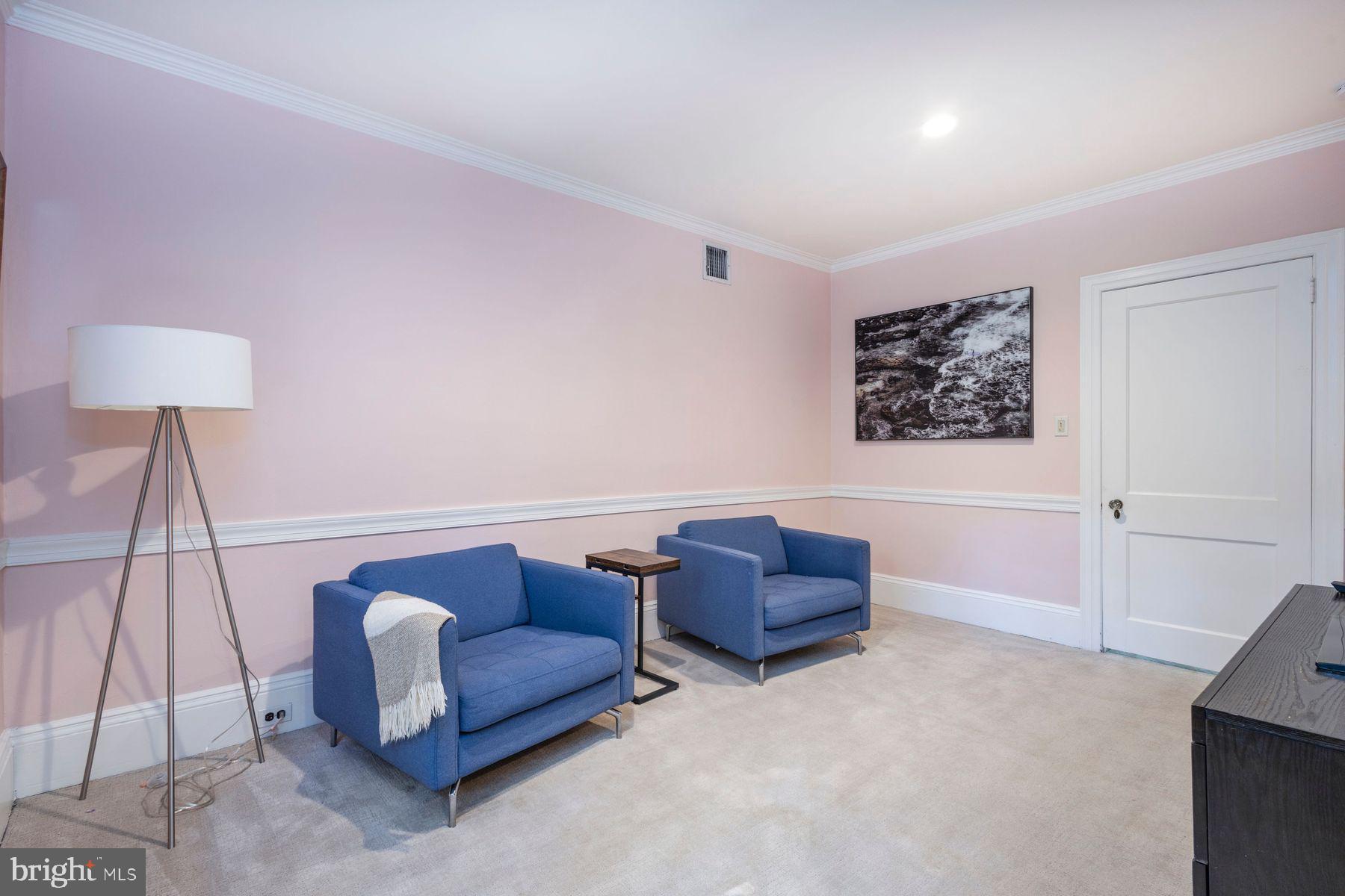 CHESTNUT HILL - Residential