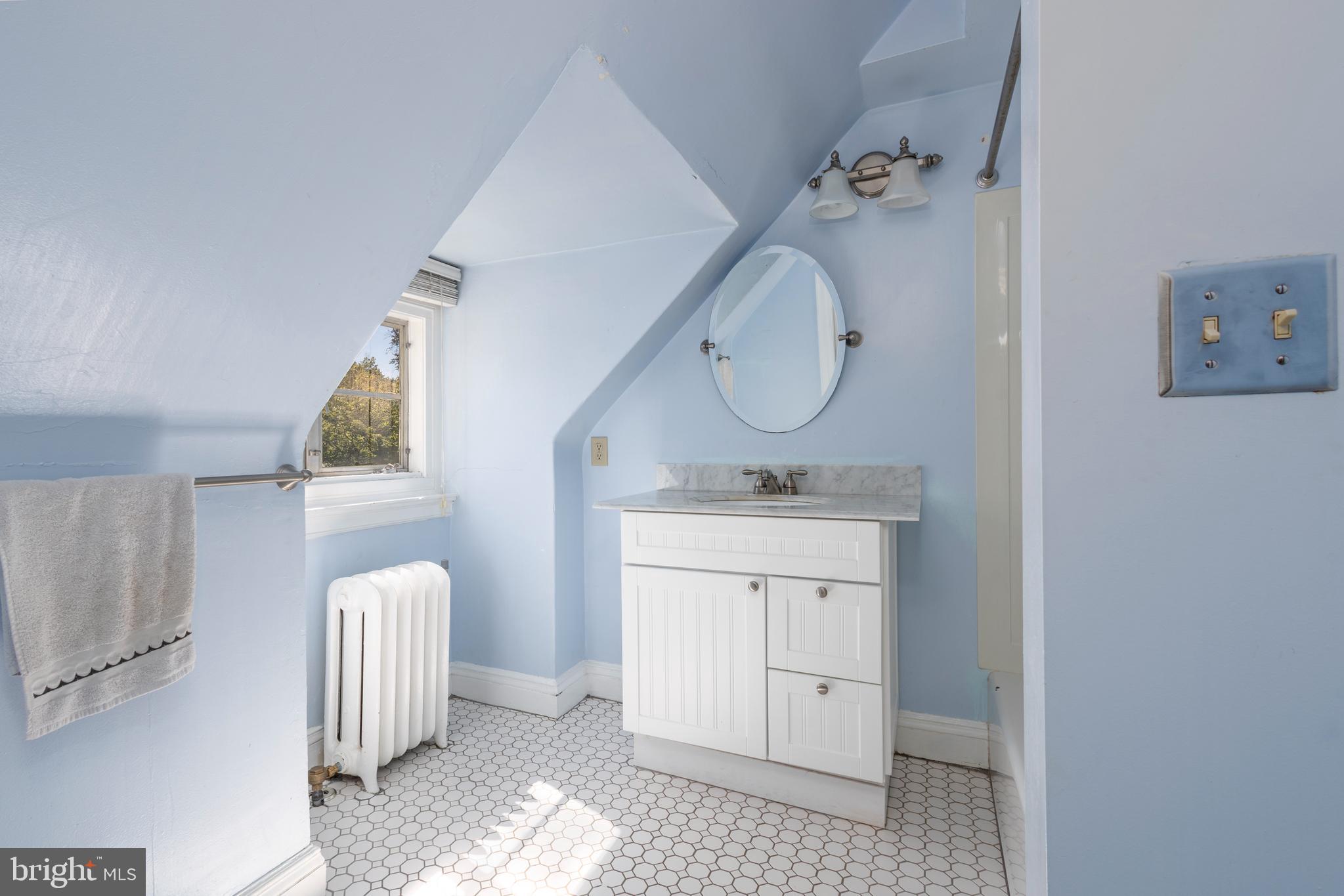 CHESTNUT HILL - Residential