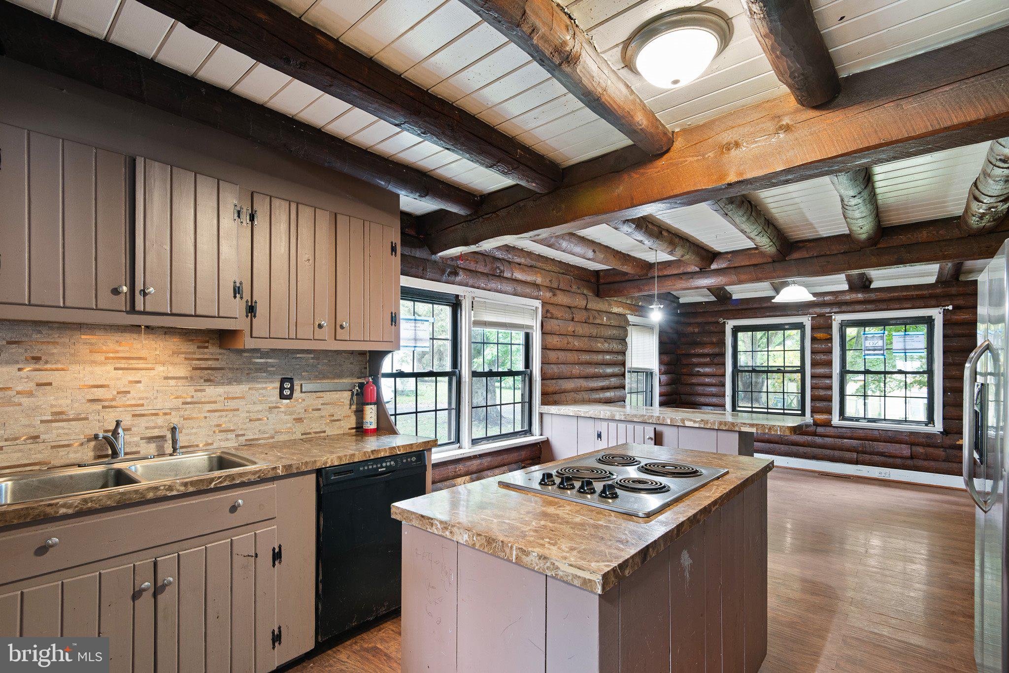 TREELANE TERR - Residential