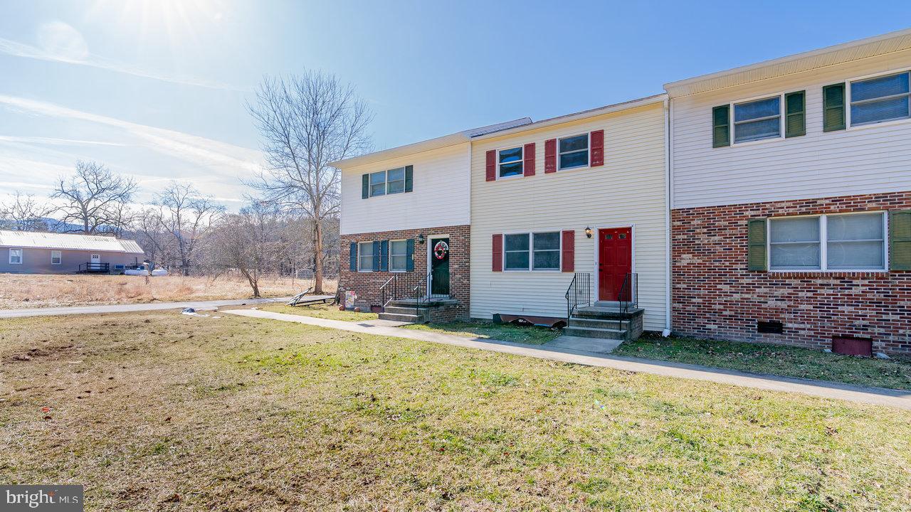 22 TOWNHOUSE LANE