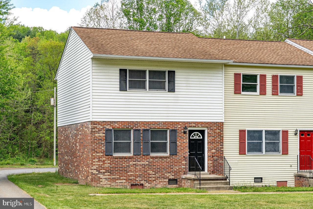 22 TOWNHOUSE LANE