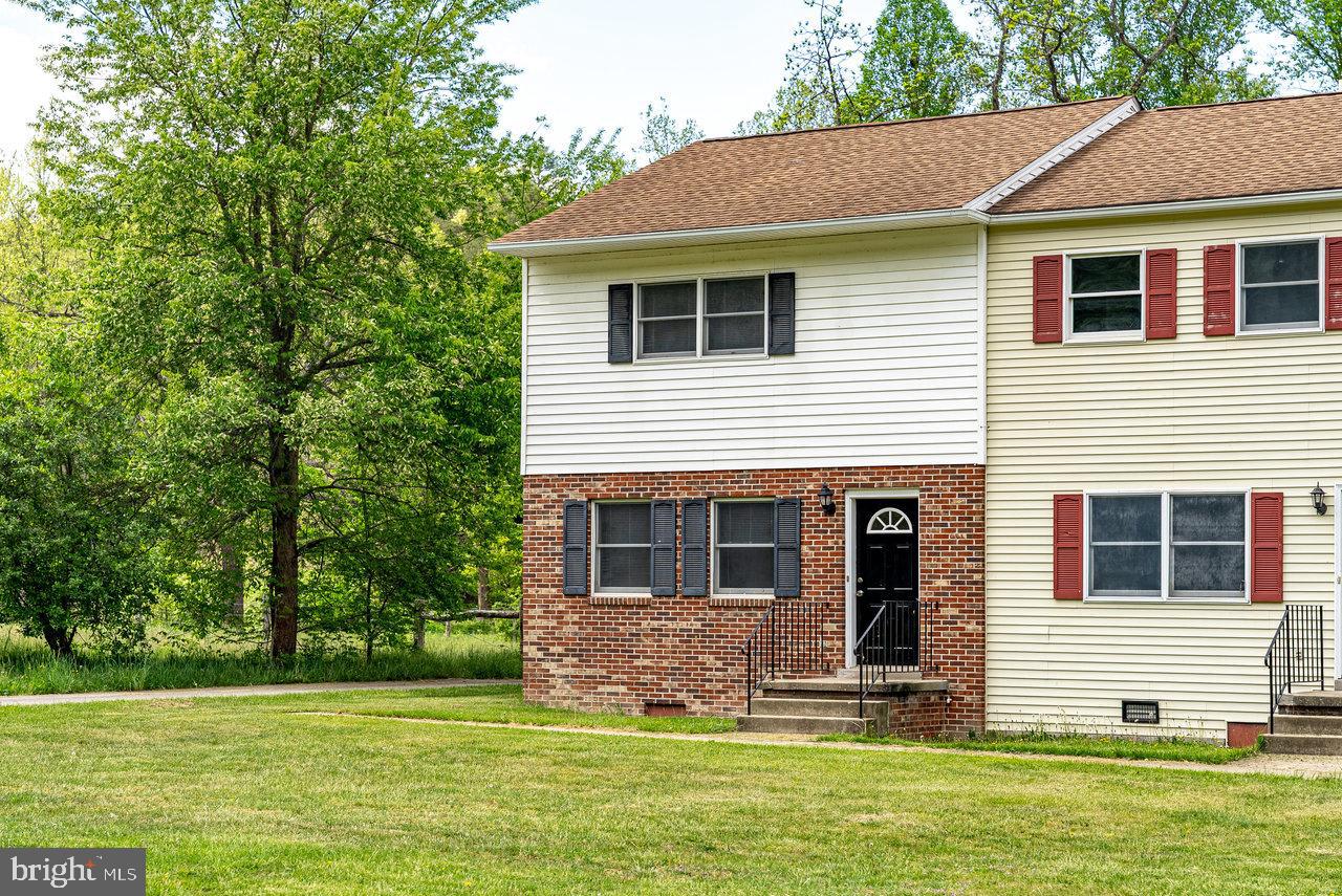22 TOWNHOUSE LANE