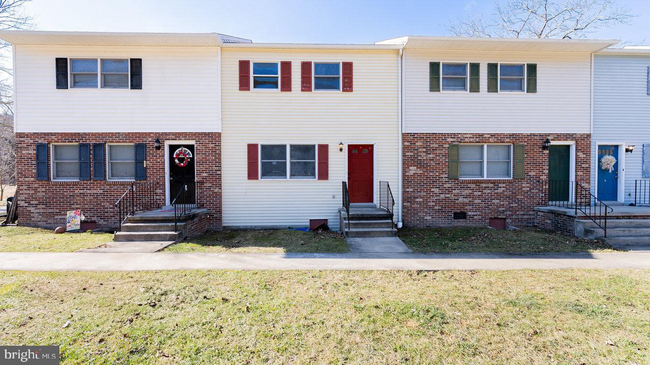22 TOWNHOUSE LANE