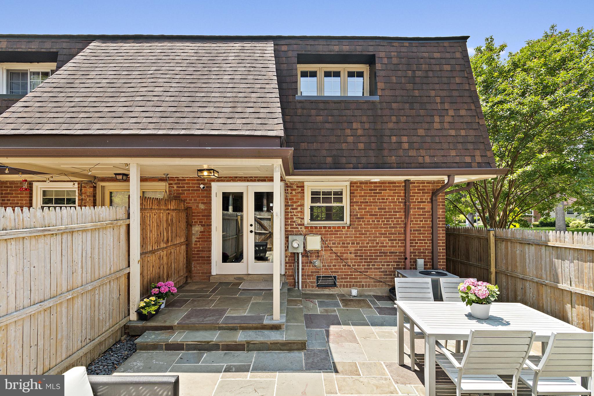 WINTER HILL - Residential