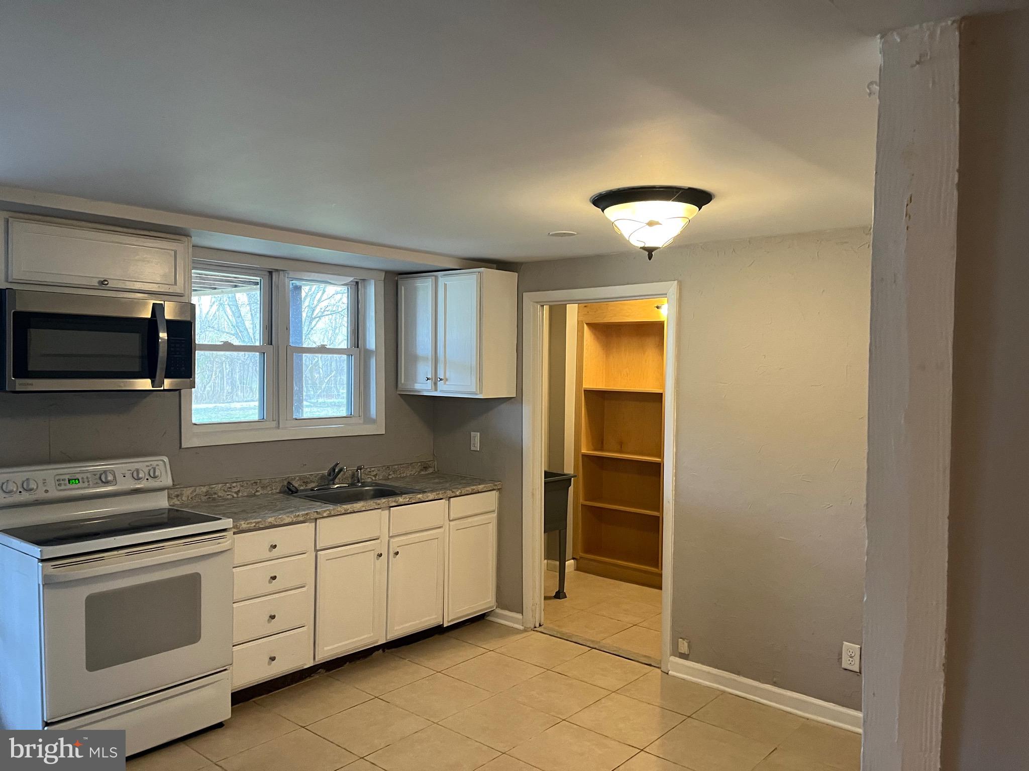 COUNTRY - Residential Income