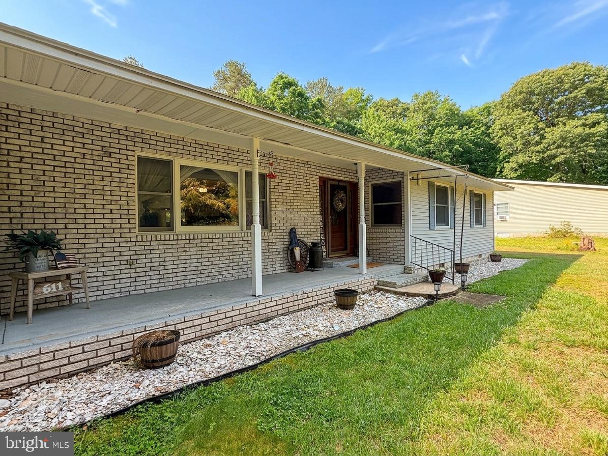 611 E POLARIS LANE