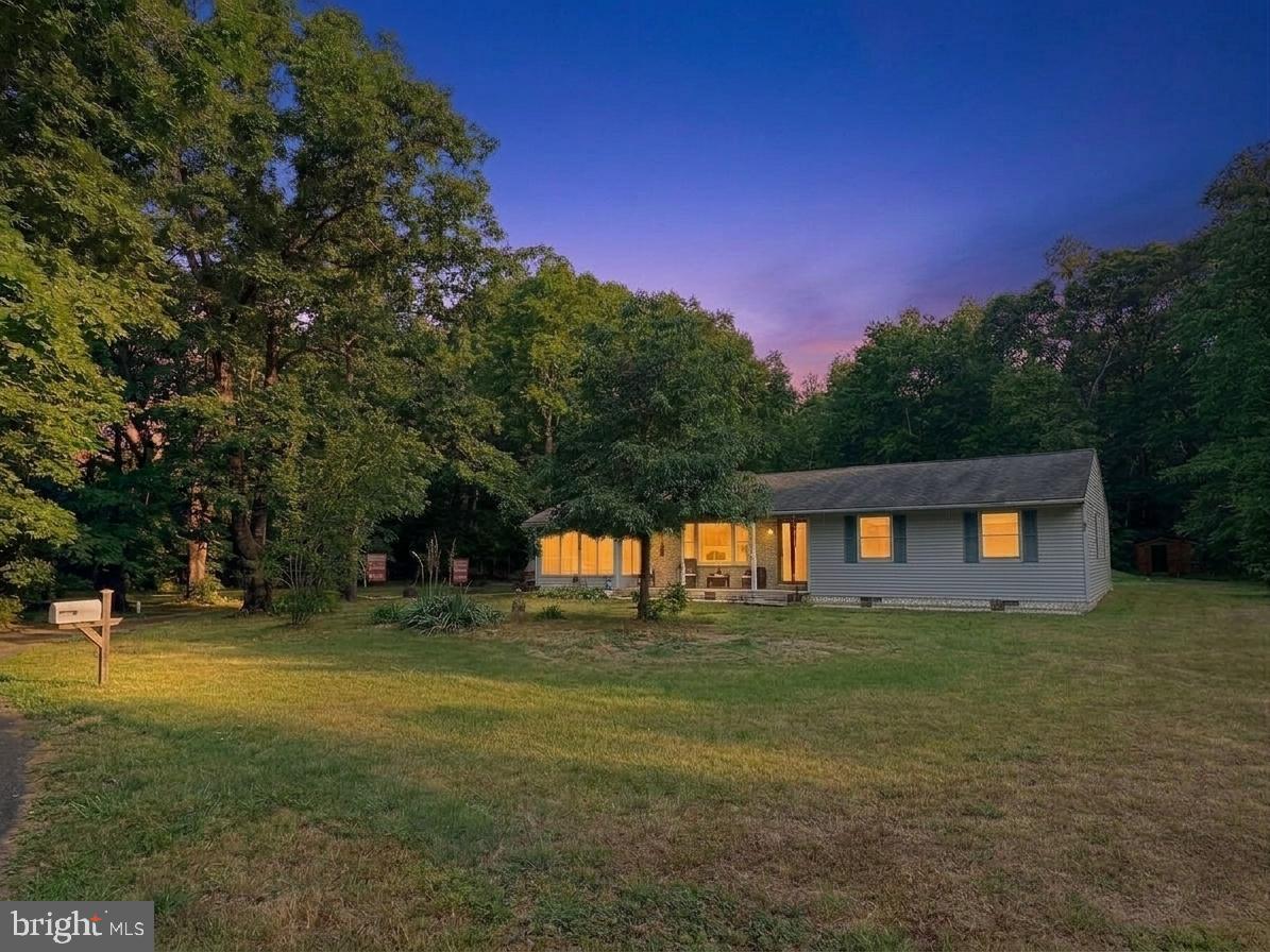 611 E POLARIS LANE