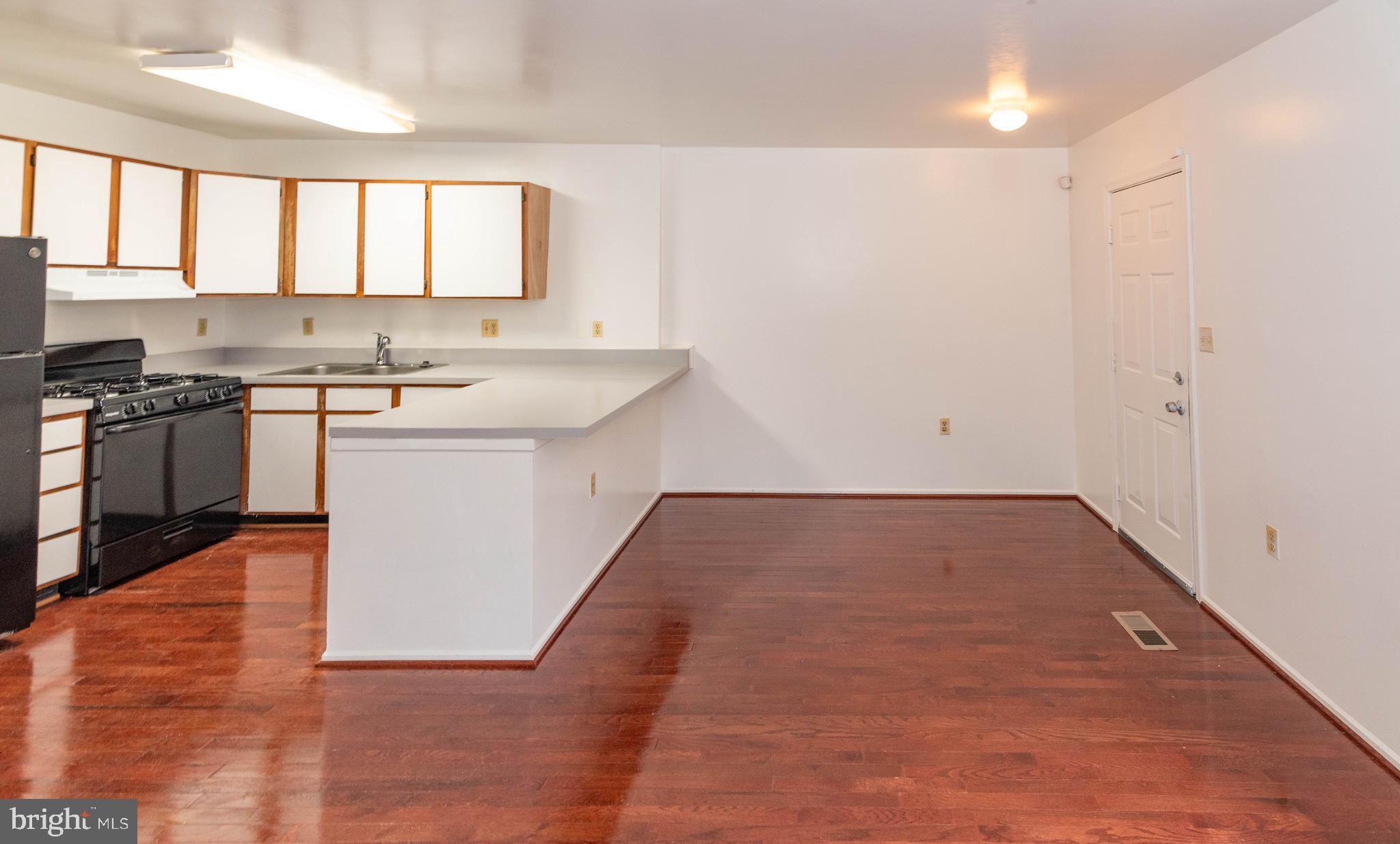 JOHNSTON SQUARE - Residential