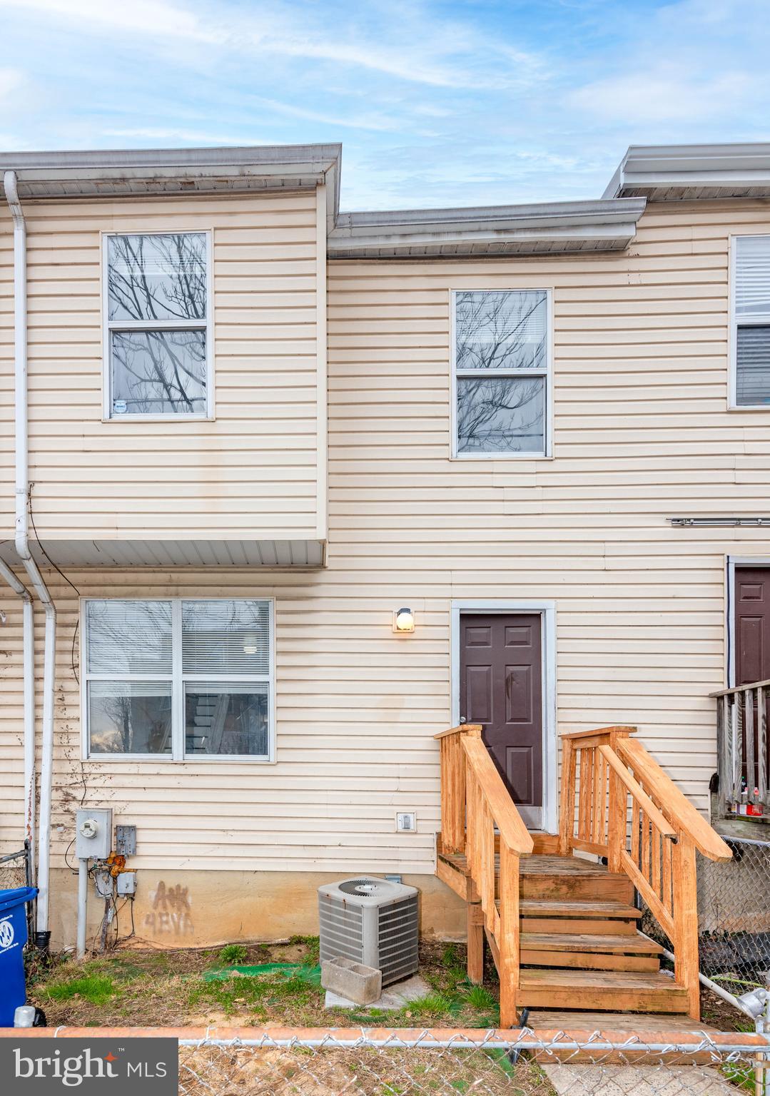 JOHNSTON SQUARE - Residential