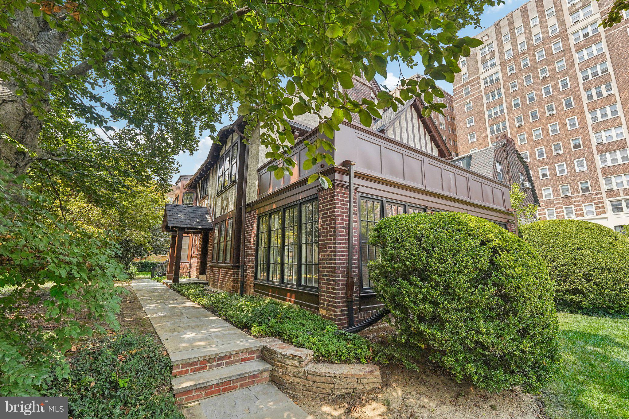 UNIVERSITY CITY - Residential