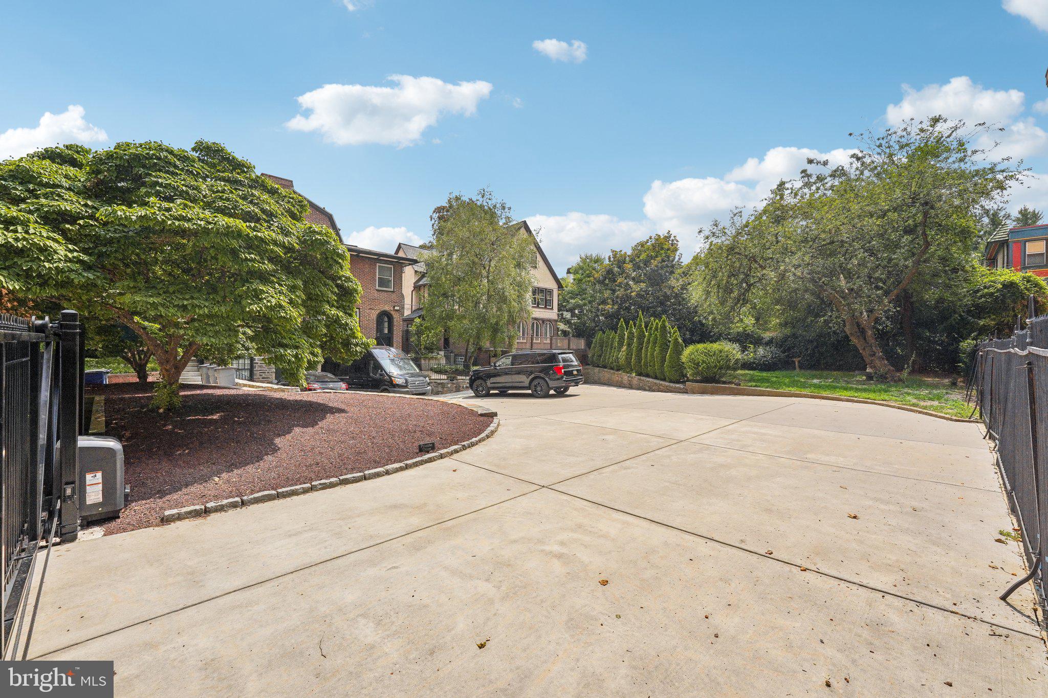 UNIVERSITY CITY - Residential