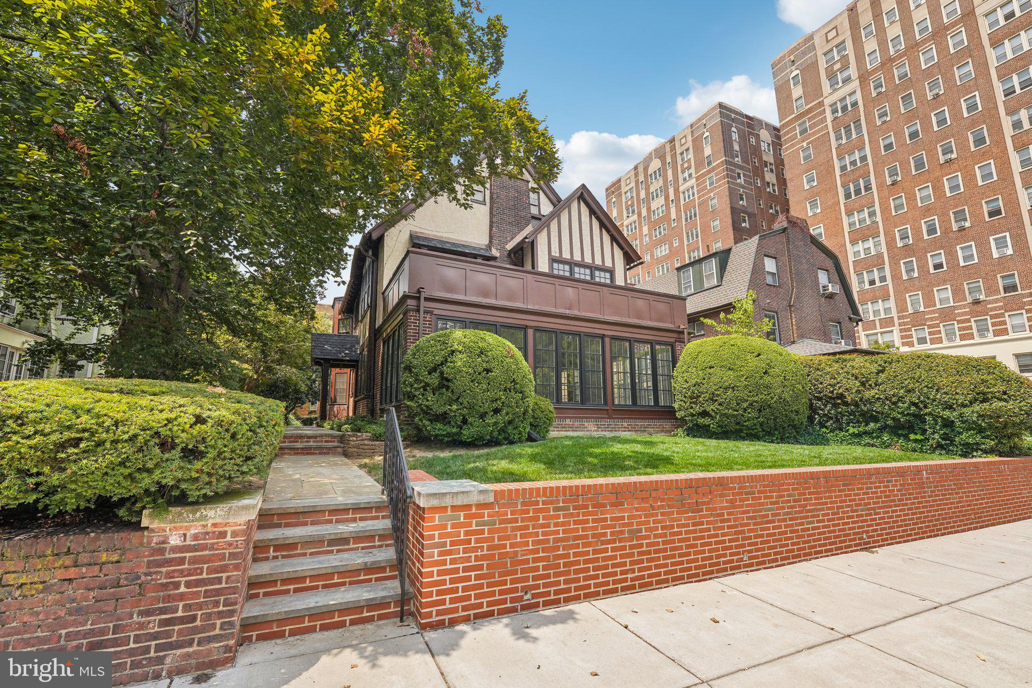 UNIVERSITY CITY - Residential