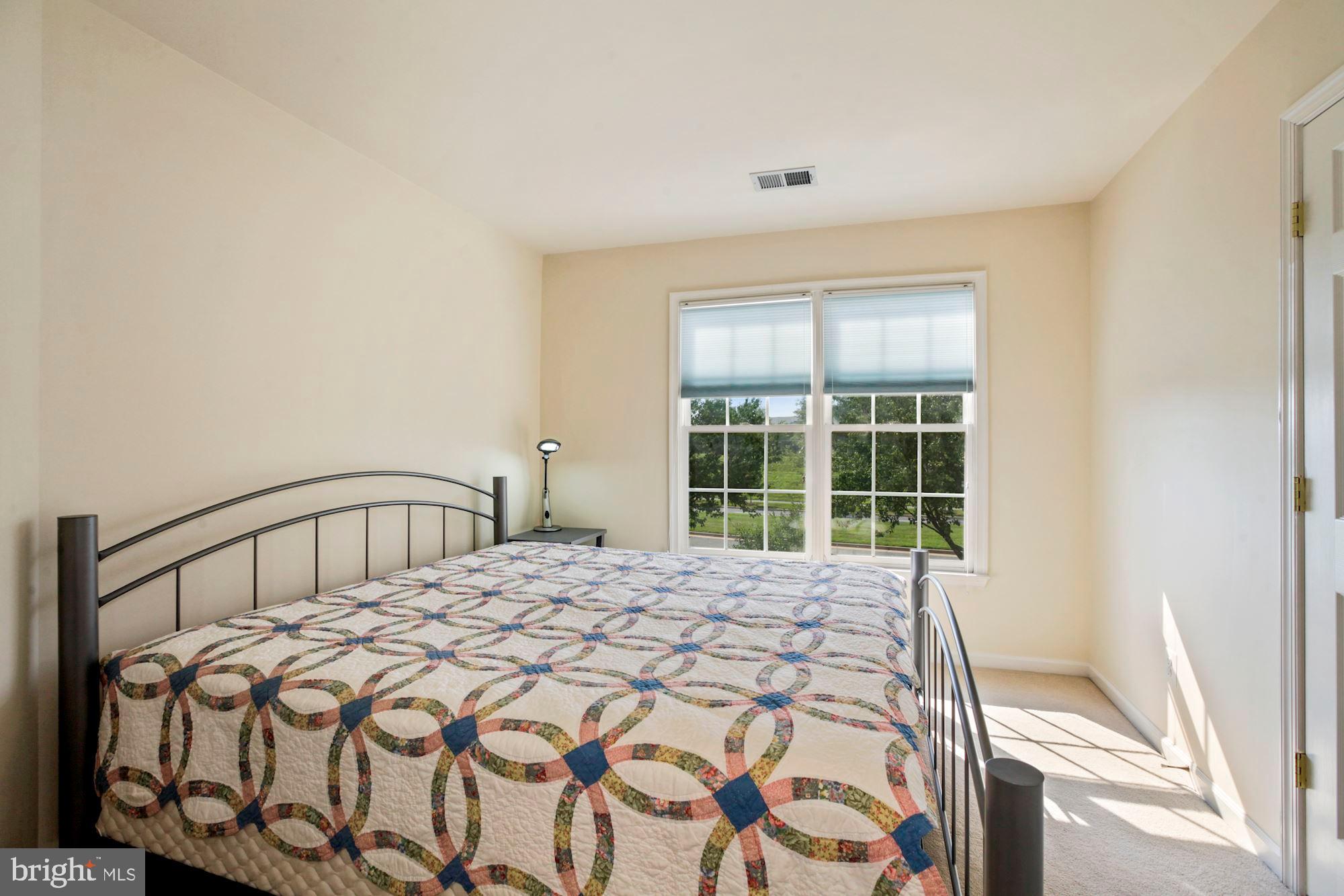 QUINCE ORCHARD PARK - Residential