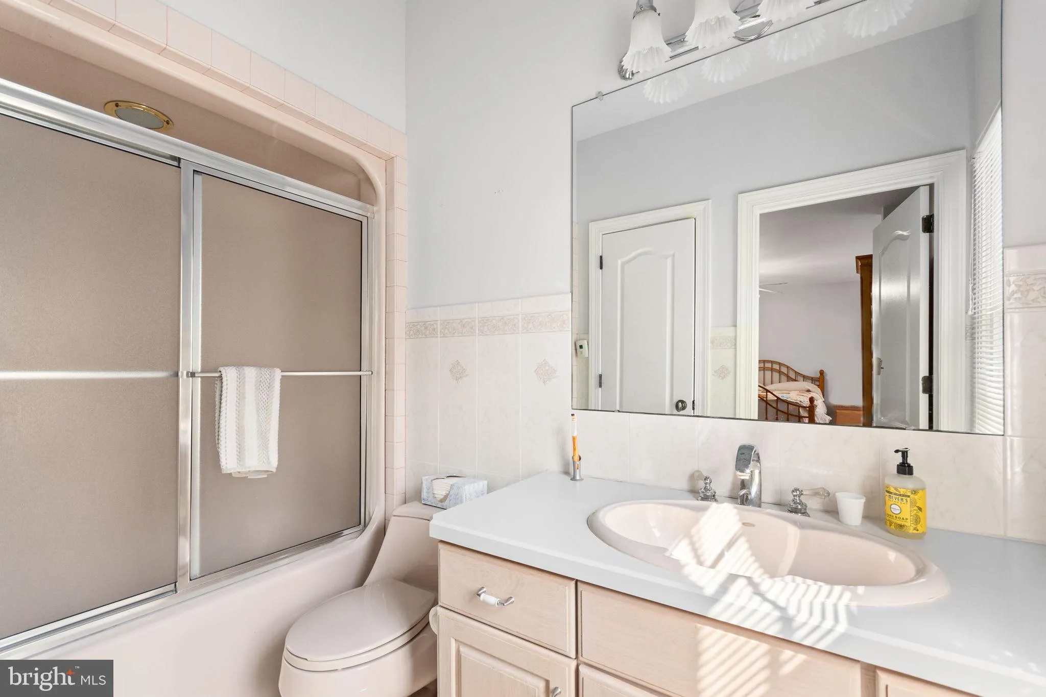 Bridgeton, New Jersey 08302, United States, 5 Bedrooms Bedrooms, ,5 BathroomsBathrooms,Residential,Contingent,49244