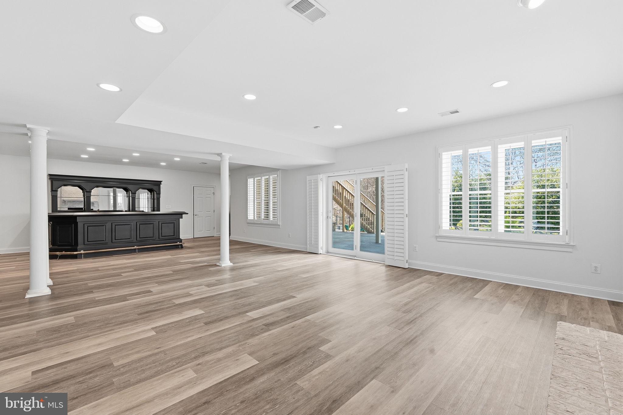 WAPLES MILL MANOR - Residential