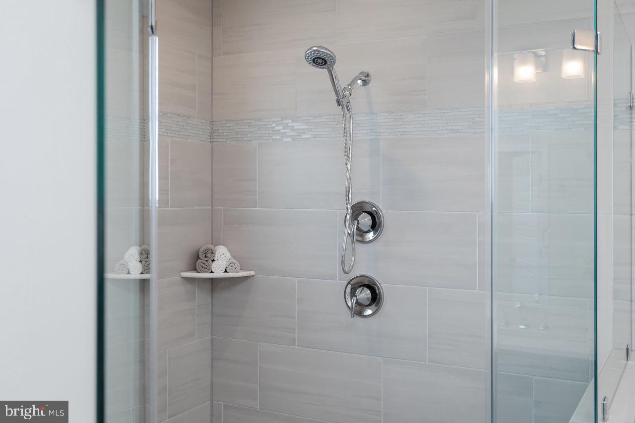 PRESTON LAKE - Residential